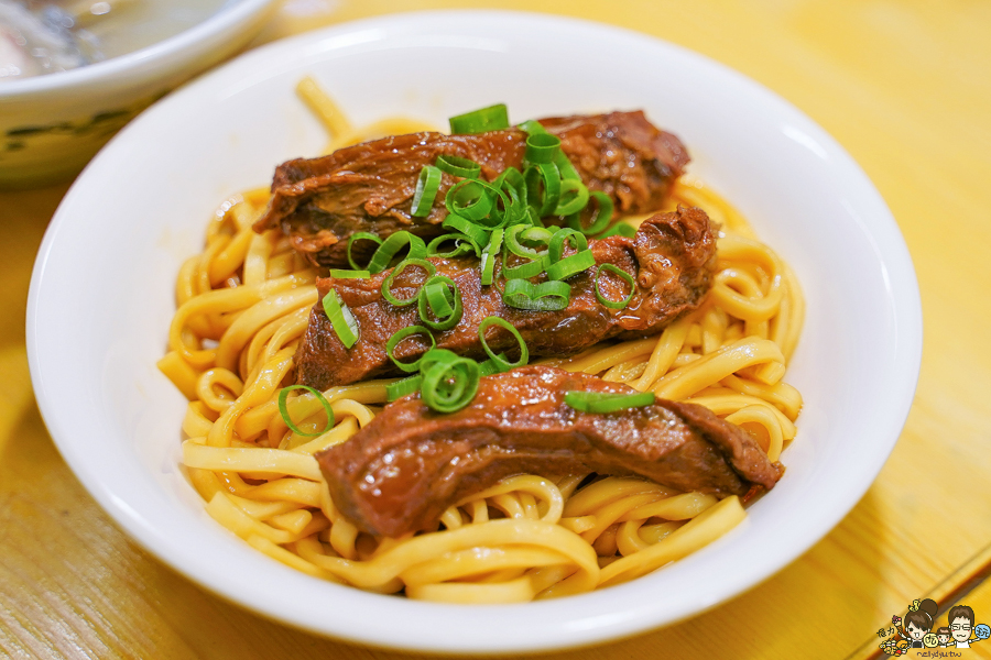 市場美食 牛肉拌麵 我執我執-台灣最強牛肉拌麵、肉燥飯、鮮魚湯 高雄必吃