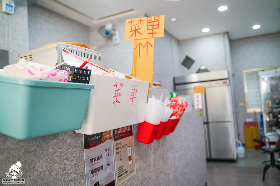 小搞搞 創意 蛋餅 古早味麵糊 好吃蛋餅 鍋燒麵 焦糖布丁 巷弄美食 高雄必吃 排隊美食 炒飯 炒泡麵蛋餅 獨家 自創 食尚玩家