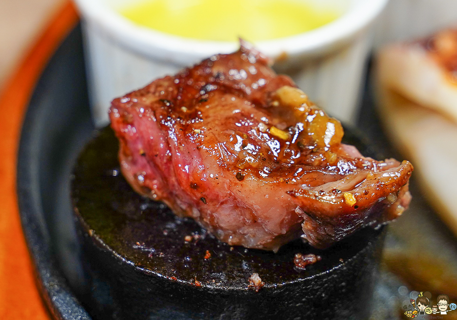 牛室 牛排 炙燒 自助吃 吃到飽 高雄美食 聚餐 文山特區 排餐 約會 慶生