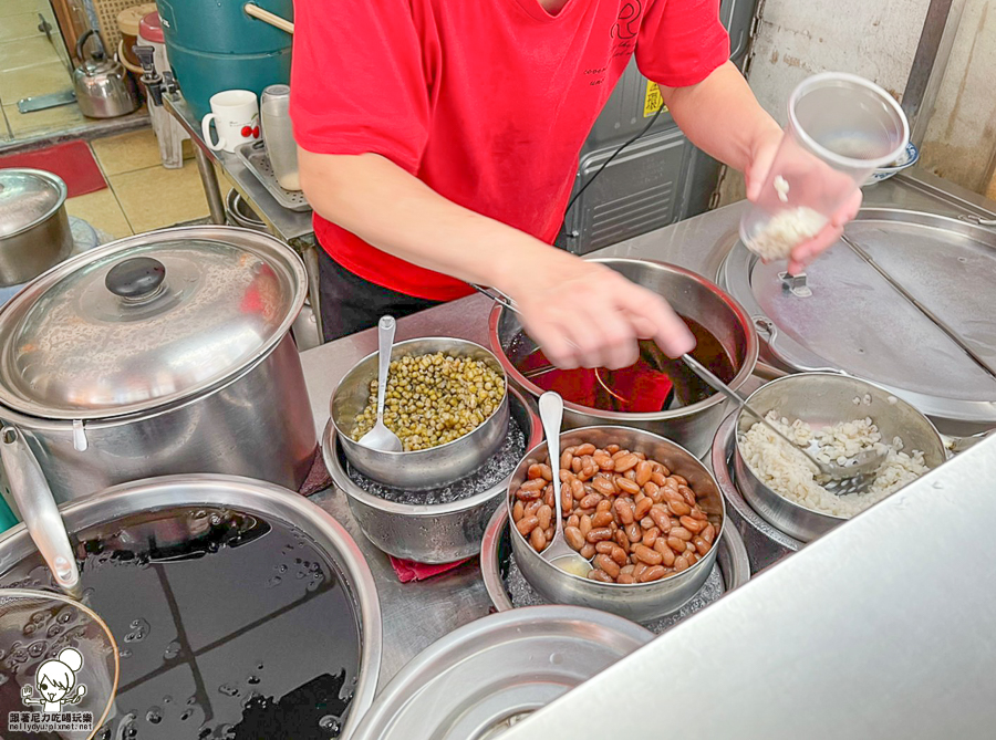 粉心粉圓 仙草 冰 古早味 甜湯 高雄美食 高雄必吃 歐吉斯 老店 老字號