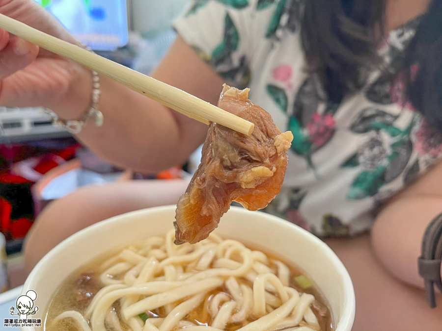 港園 老店 麵食 牛肉麵 肉絲 好吃 滷味 鹽埕必吃 排隊 名店 媒體報導 銘邦