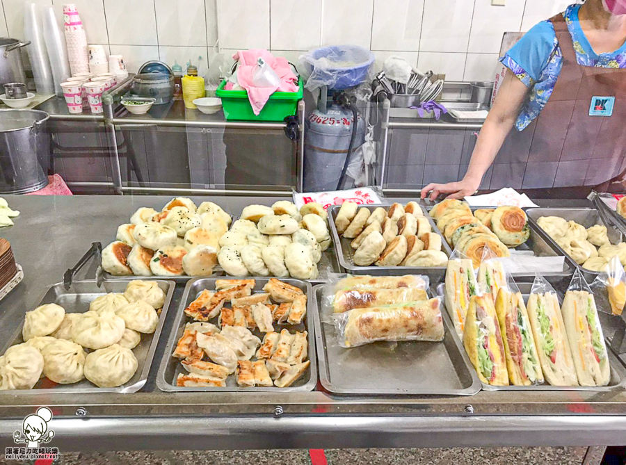 傳統早餐 燒餅油條 花生湯 手做 古早味 懷舊 高雄老店 老字號早餐 必吃 高雄美食 超人氣 蔥油餅