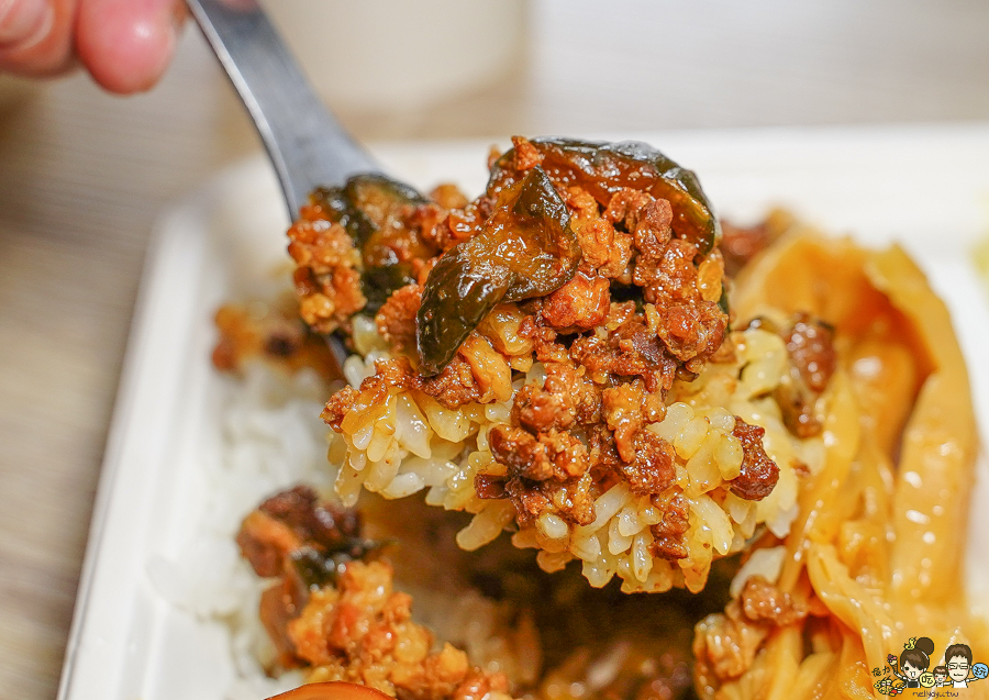 餐盒 外帶美食 外帶餐盒 防疫美食 肉燥飯 麻辣鴨血 恆田手切滷肉飯 高雄美食 巨蛋美食