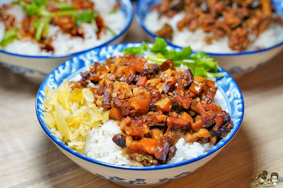 餐盒 外帶美食 外帶餐盒 防疫美食 肉燥飯 麻辣鴨血 恆田手切滷肉飯 高雄美食 巨蛋美食