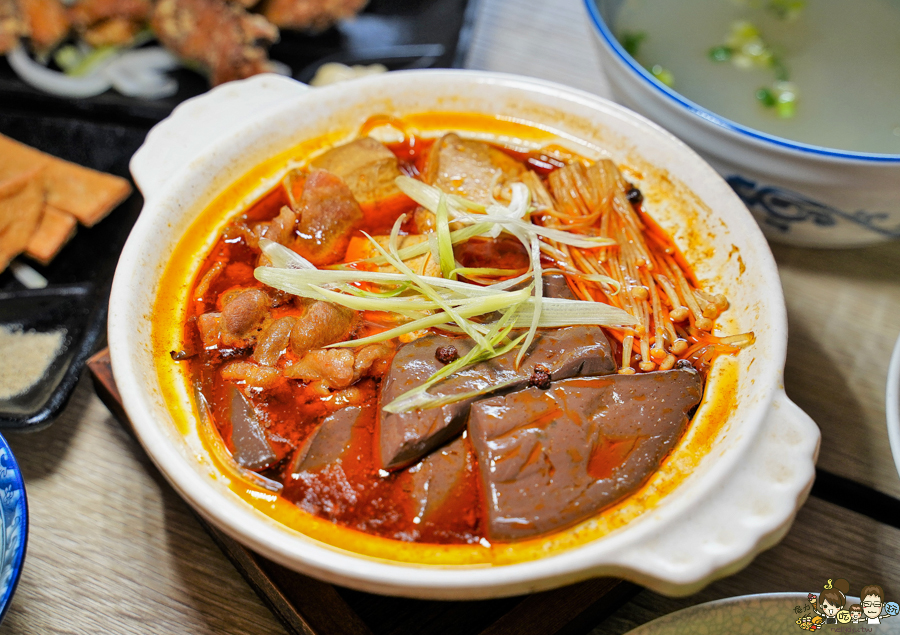 餐盒 外帶美食 外帶餐盒 防疫美食 肉燥飯 麻辣鴨血 恆田手切滷肉飯 高雄美食 巨蛋美食