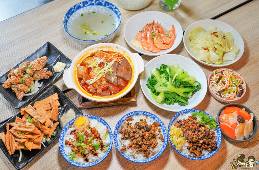 餐盒 外帶美食 外帶餐盒 防疫美食 肉燥飯 麻辣鴨血 恆田手切滷肉飯 高雄美食 巨蛋美食