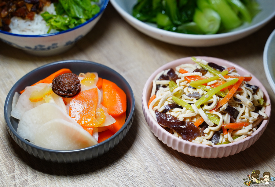 餐盒 外帶美食 外帶餐盒 防疫美食 肉燥飯 麻辣鴨血 恆田手切滷肉飯 高雄美食 巨蛋美食