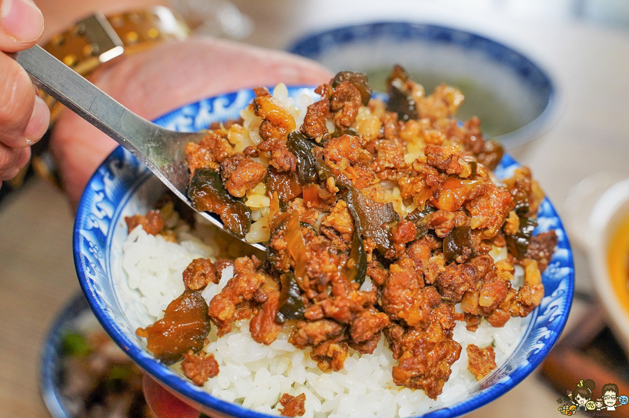 餐盒 外帶美食 外帶餐盒 防疫美食 肉燥飯 麻辣鴨血 恆田手切滷肉飯 高雄美食 巨蛋美食