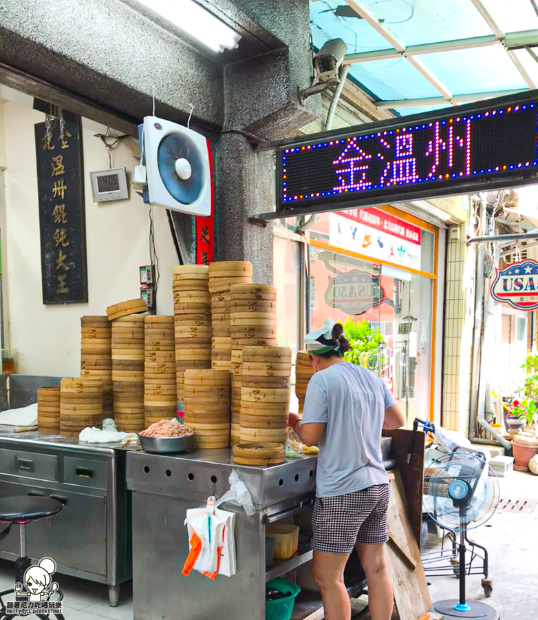 鹽埕美食 小籠包 餛飩 炸排骨 好吃 老店 老字號 高雄美食 高雄必吃 金記溫州餛飩大王 