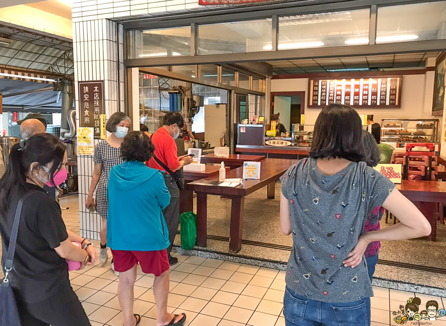 高雄便當 鹽埕美食 港之味 好吃餐盒 排骨 雞腿 必吃 排隊 超人氣 平價