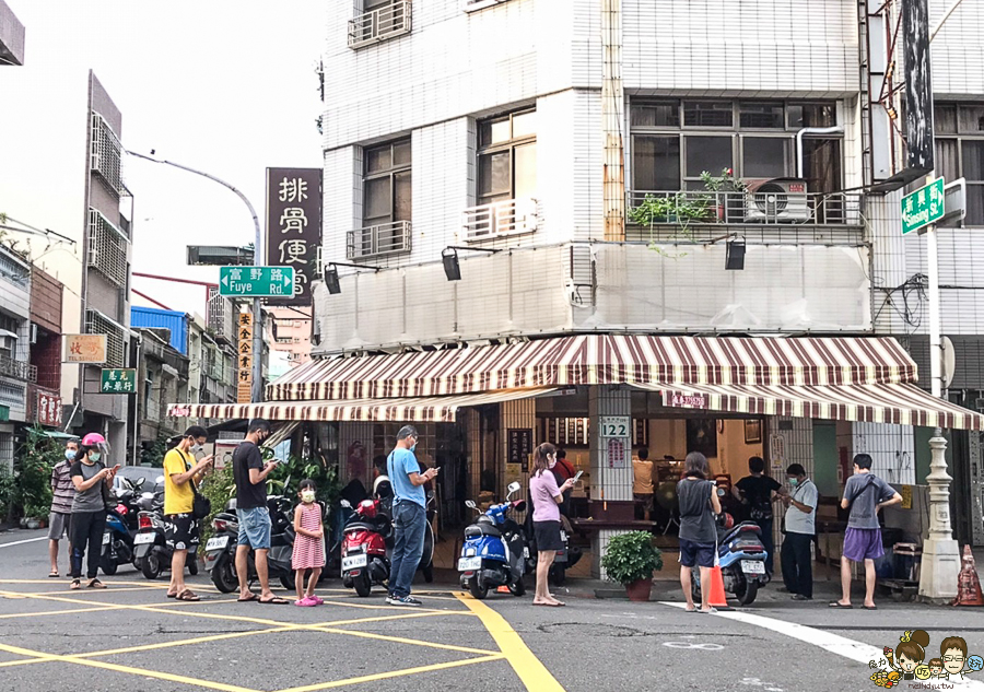 高雄便當 鹽埕美食 港之味 好吃餐盒 排骨 雞腿 必吃 排隊 超人氣 平價