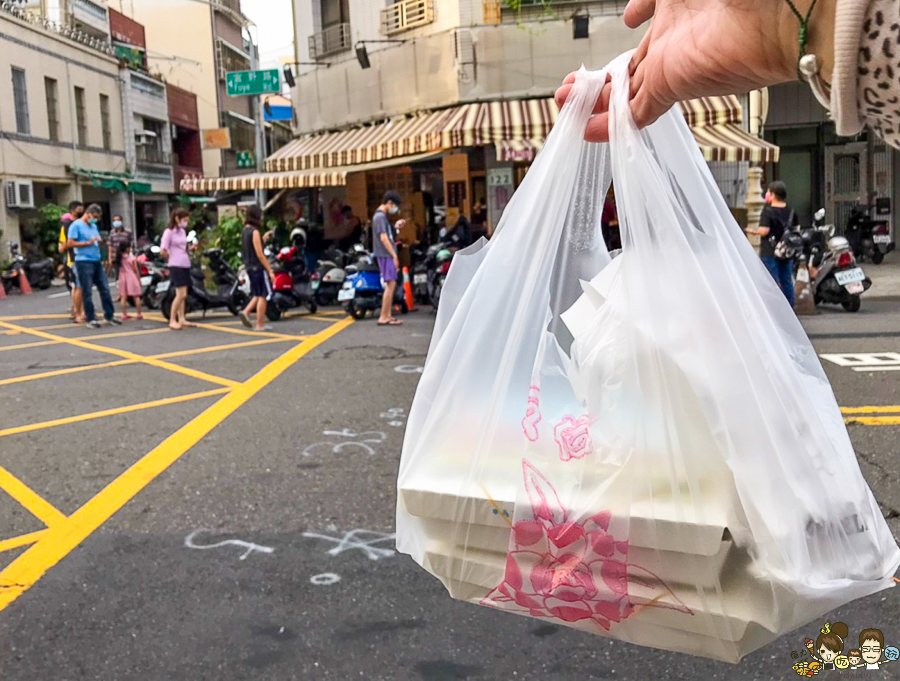 高雄便當 鹽埕美食 港之味 好吃餐盒 排骨 雞腿 必吃 排隊 超人氣 平價