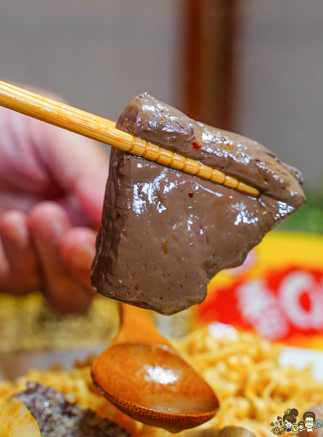 五旗麻辣燙 岡山美食 麻辣鴨血 麻辣滷味 滷味 串串 麻辣串串 必吃 好吃 夠味 獨門 秘製