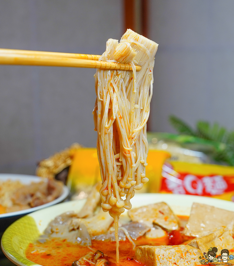 五旗麻辣燙 岡山美食 麻辣鴨血 麻辣滷味 滷味 串串 麻辣串串 必吃 好吃 夠味 獨門 秘製