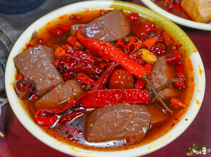 五旗麻辣燙 岡山美食 麻辣鴨血 麻辣滷味 滷味 串串 麻辣串串 必吃 好吃 夠味 獨門 秘製