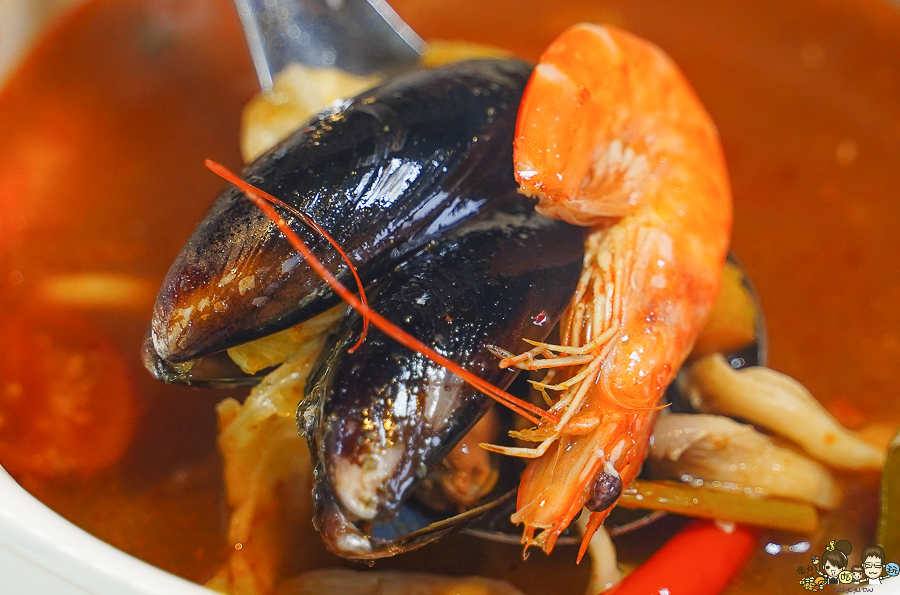 高雄泰式料理 正宗 月亮蝦餅 泰國菜色 海鮮 壽星 節慶 聚餐 高雄美食