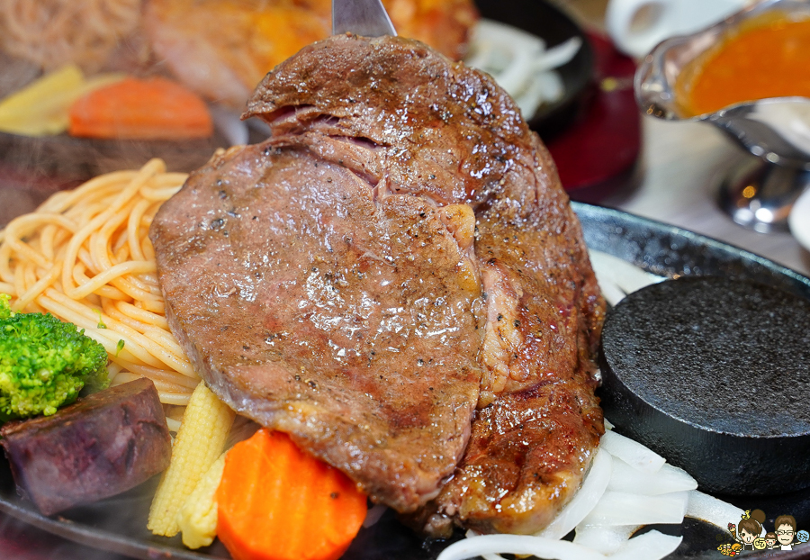 牛排先生 炙燒牛排 鐵板牛排 台式牛排 聚餐 家樂福 美食街 高雄美食