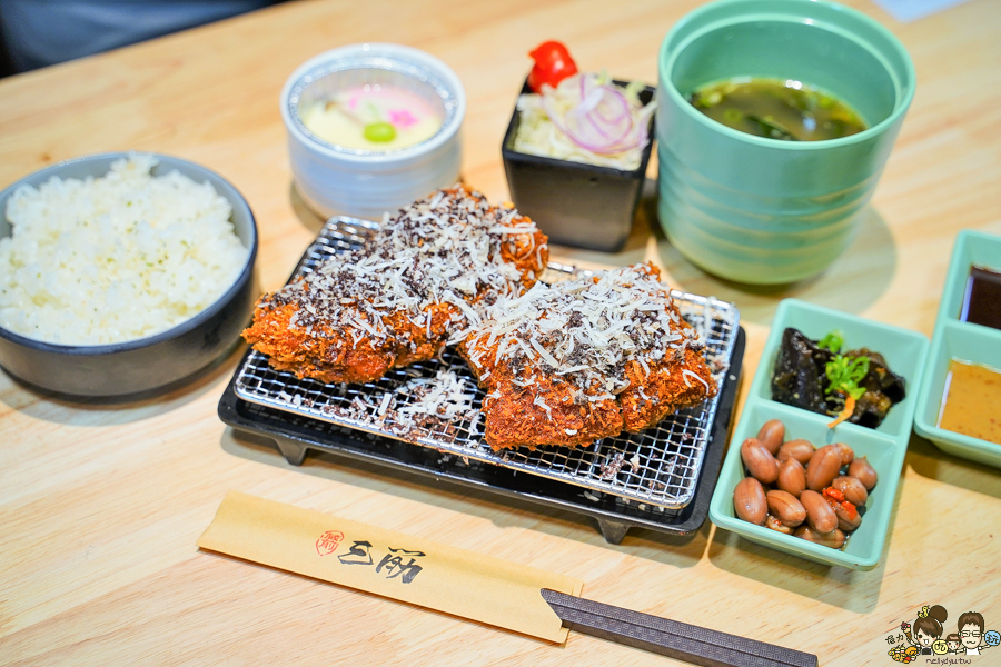 高雄豬排 炸豬排 好吃豬排 榴槤豬排 日式 定食 套餐 CP值 免費續 高雄美食