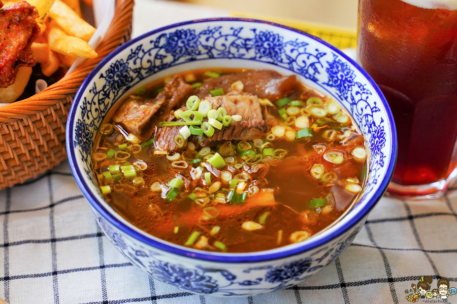 九號咖啡外澳館 限定美食 蔥油餅披薩 獨家美食 牛肉麵 宜蘭景點 旅遊 海灘