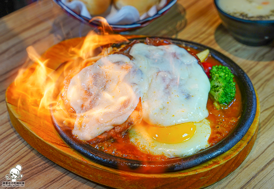 大港牛排 鹽埕牛排 鐵板牛排 排餐 平價 好吃 必吃 高雄美食 大港參貳牛排館、