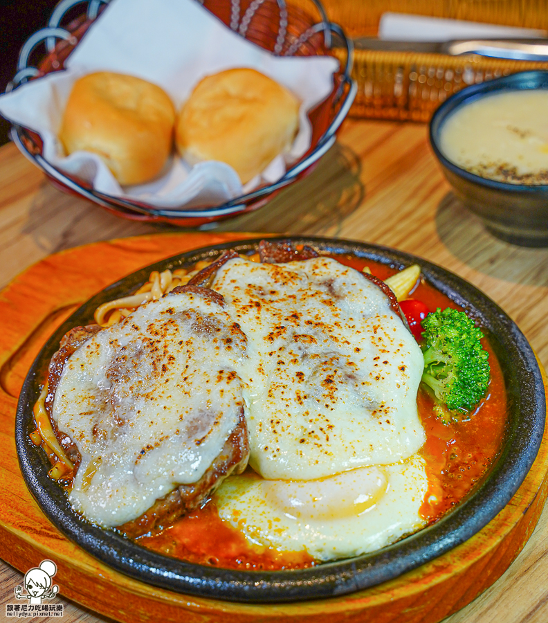 大港牛排 鹽埕牛排 鐵板牛排 排餐 平價 好吃 必吃 高雄美食 大港參貳牛排館、