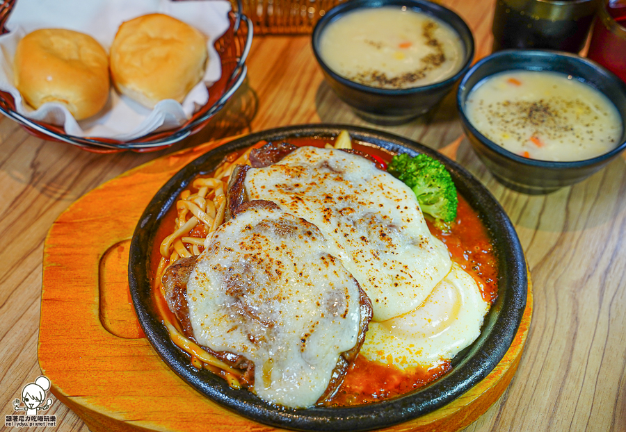 大港牛排 鹽埕牛排 鐵板牛排 排餐 平價 好吃 必吃 高雄美食 大港參貳牛排館、