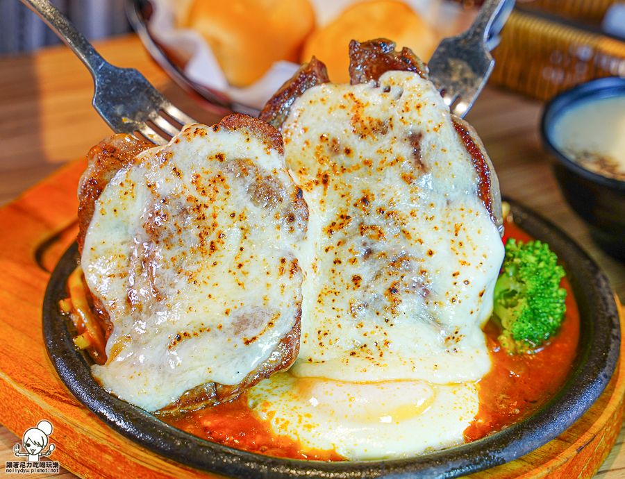 大港牛排 鹽埕牛排 鐵板牛排 排餐 平價 好吃 必吃 高雄美食 大港參貳牛排館、