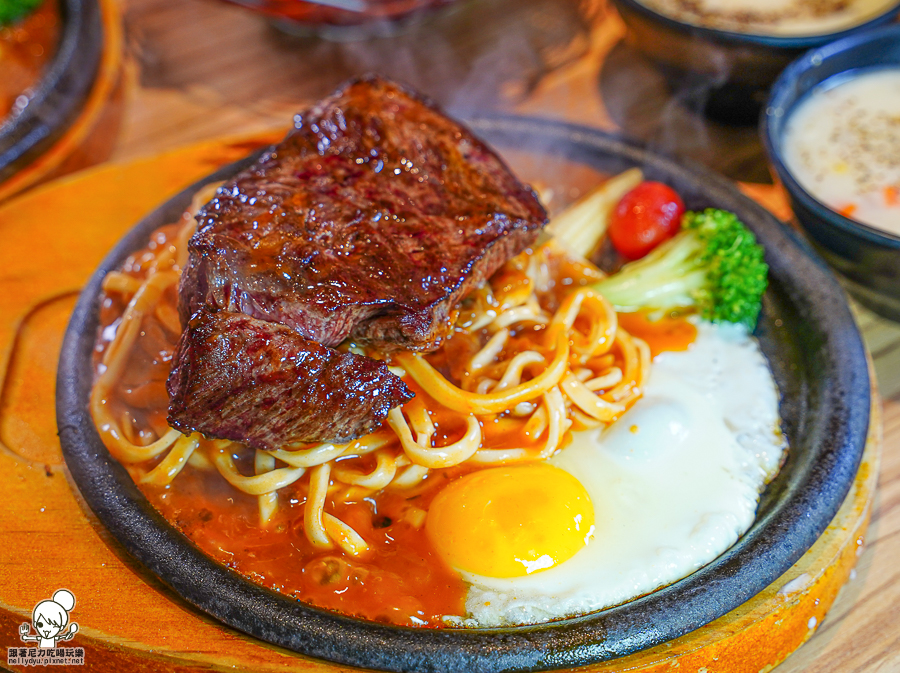 大港牛排 鹽埕牛排 鐵板牛排 排餐 平價 好吃 必吃 高雄美食 大港參貳牛排館、