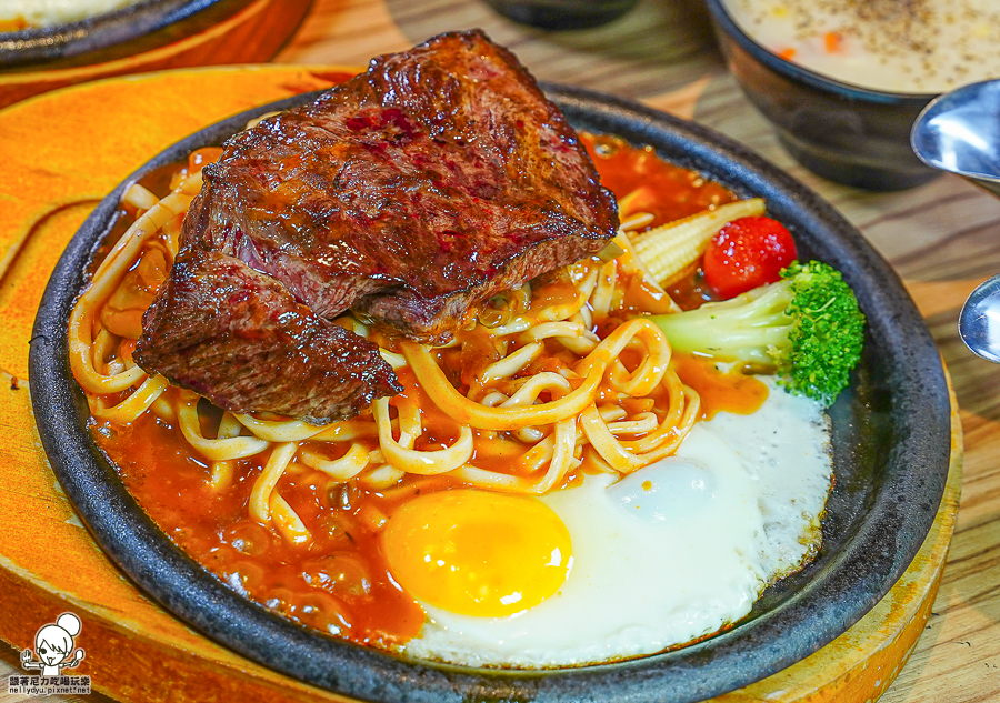 大港牛排 鹽埕牛排 鐵板牛排 排餐 平價 好吃 必吃 高雄美食 大港參貳牛排館、