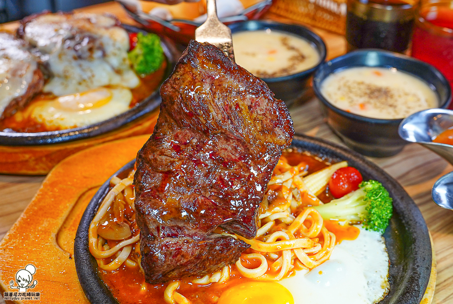 大港牛排 鹽埕牛排 鐵板牛排 排餐 平價 好吃 必吃 高雄美食 大港參貳牛排館、