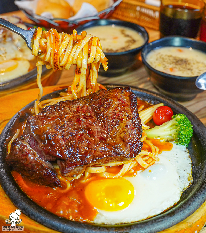 大港牛排 鹽埕牛排 鐵板牛排 排餐 平價 好吃 必吃 高雄美食 大港參貳牛排館、