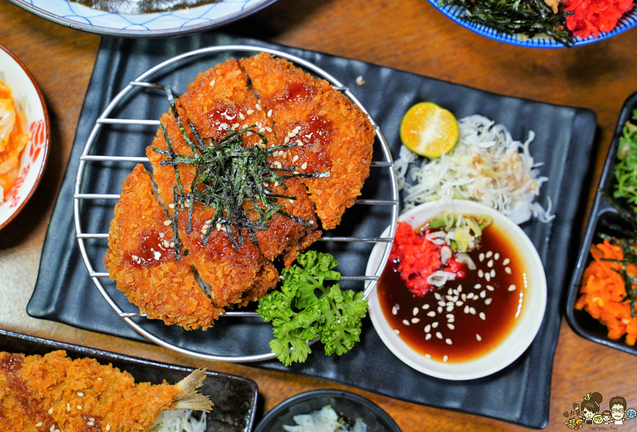 金福 金福商店 丼飯 蓋飯 咖哩 炸物 高雄美食 必朝聖