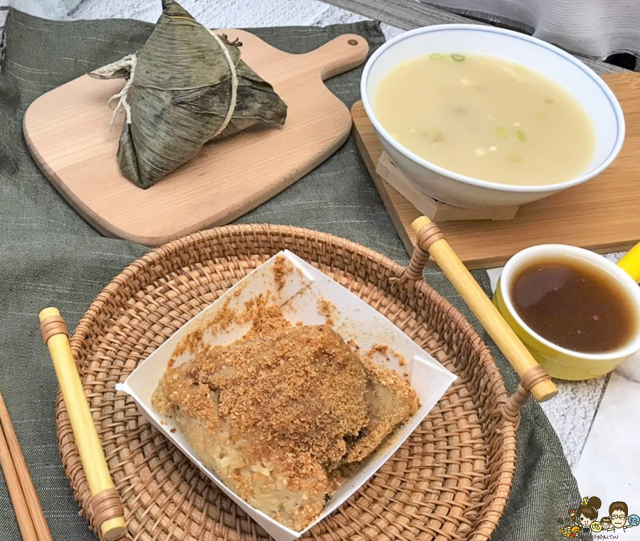 鹽埕美食 在地美食 必吃 好吃 老字號 老店 肉粽 粽子 南部粽 碗粿