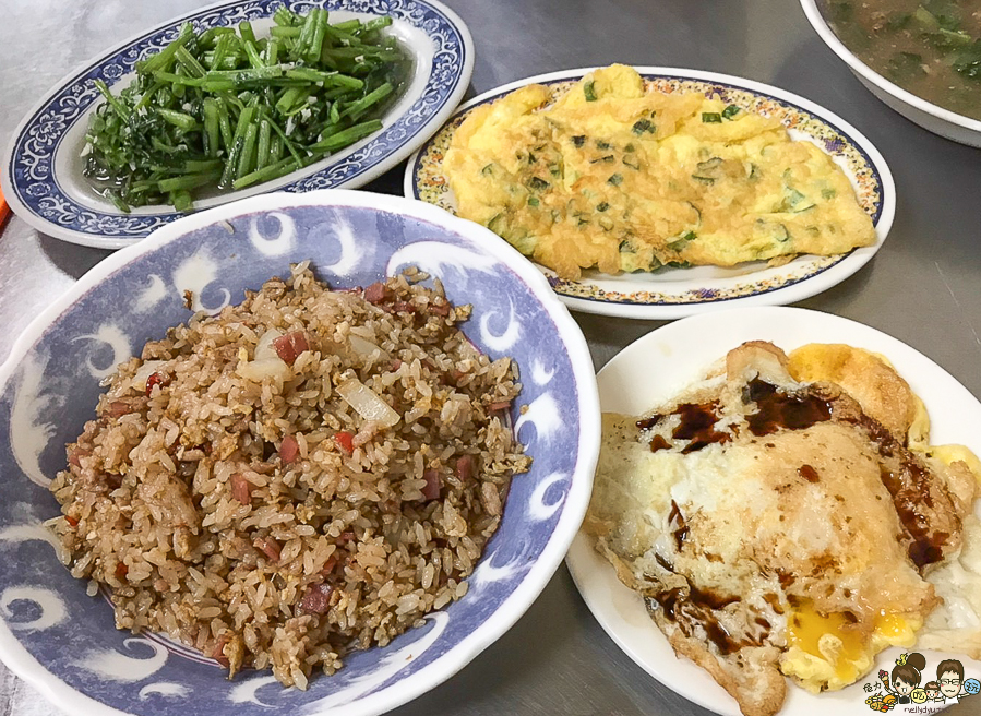 阿雪小吃部 熱炒 炒飯 豬肉湯 哈瑪星 高雄美食 小吃 學生推薦