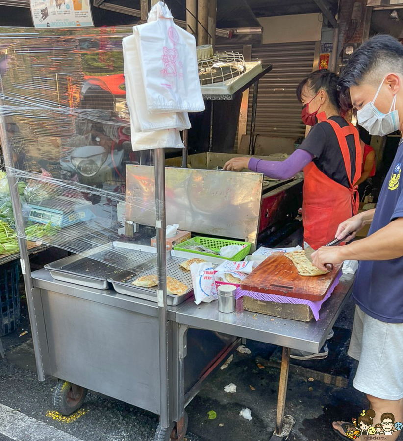 北平鴻福記 蔥油餅、牛肉餡餅、豬肉餡餅、韭菜盒 高雄美食 銅板美食 必吃 鳳西黃昏市場