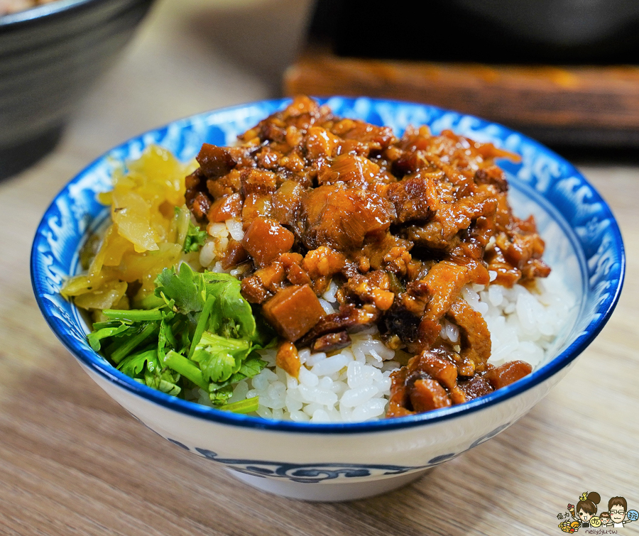 高雄美食 滷肉飯 家常料理 巷弄 必追 好吃 新鮮 手路菜 經典台式 麻辣豆腐