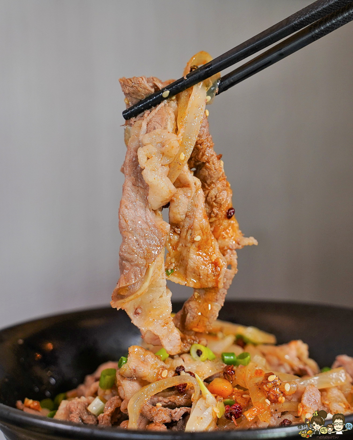 高雄美食 滷肉飯 家常料理 巷弄 必追 好吃 新鮮 手路菜 經典台式 麻辣豆腐