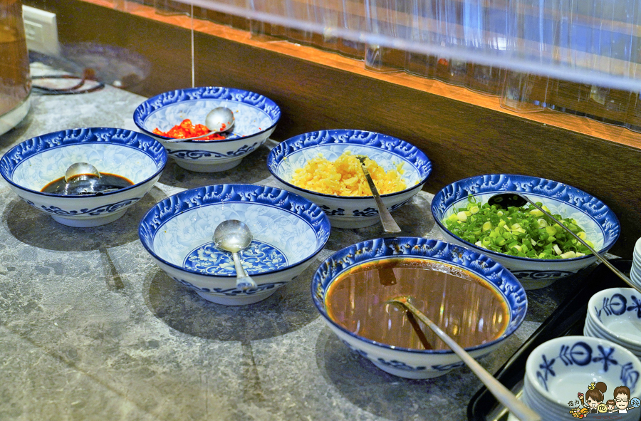 台式火鍋 石頭火鍋 雞鍋 乾鍋美食 伙鍋 必追 家庭聚餐 鼎山美食