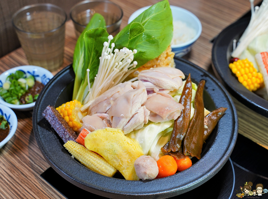 台式火鍋 石頭火鍋 雞鍋 乾鍋美食 伙鍋 必追 家庭聚餐 鼎山美食