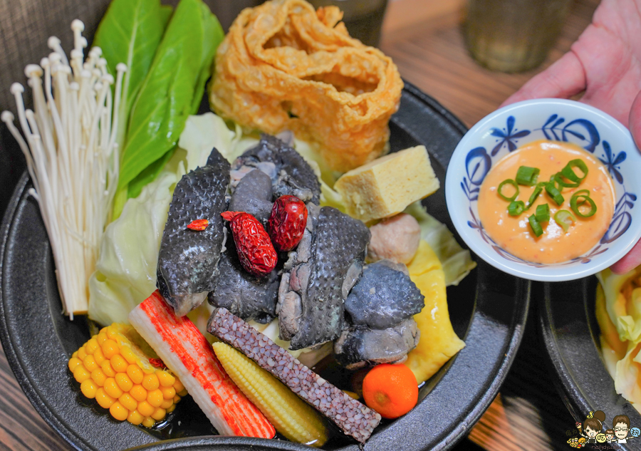 台式火鍋 石頭火鍋 雞鍋 乾鍋美食 伙鍋 必追 家庭聚餐 鼎山美食