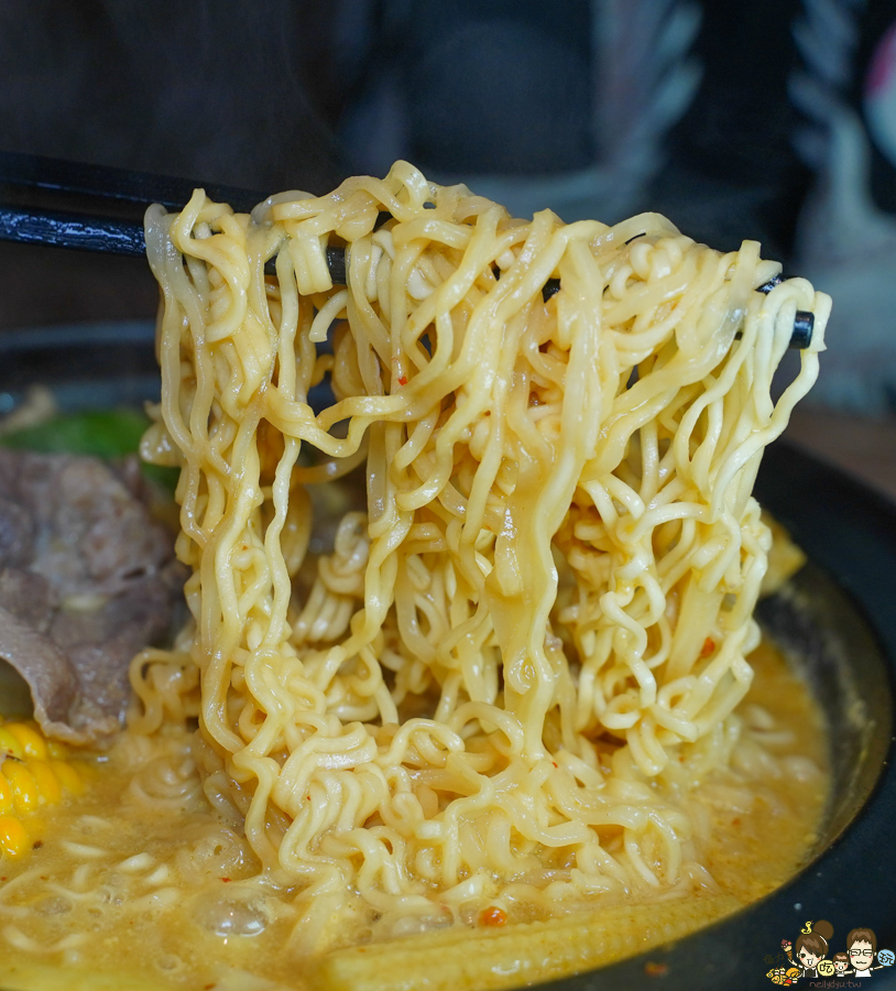 台式火鍋 石頭火鍋 雞鍋 乾鍋美食 伙鍋 必追 家庭聚餐 鼎山美食