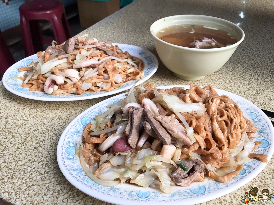 阿婆意麵 學區美食 銅板美食 必吃 意麵 麵食 路邊攤 高雄美食 老店 老字號 必吃