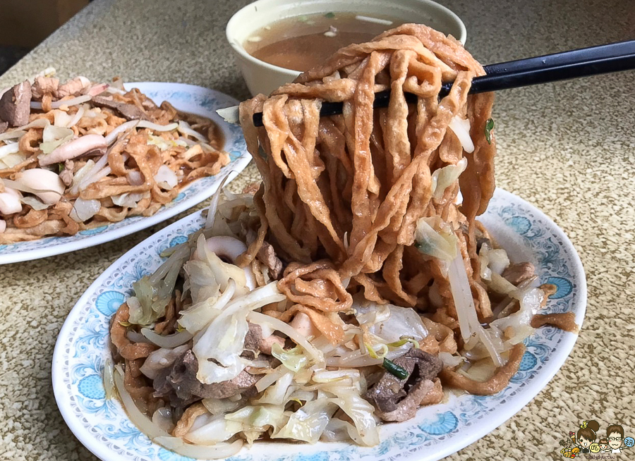 阿婆意麵 學區美食 銅板美食 必吃 意麵 麵食 路邊攤 高雄美食 老店 老字號 必吃