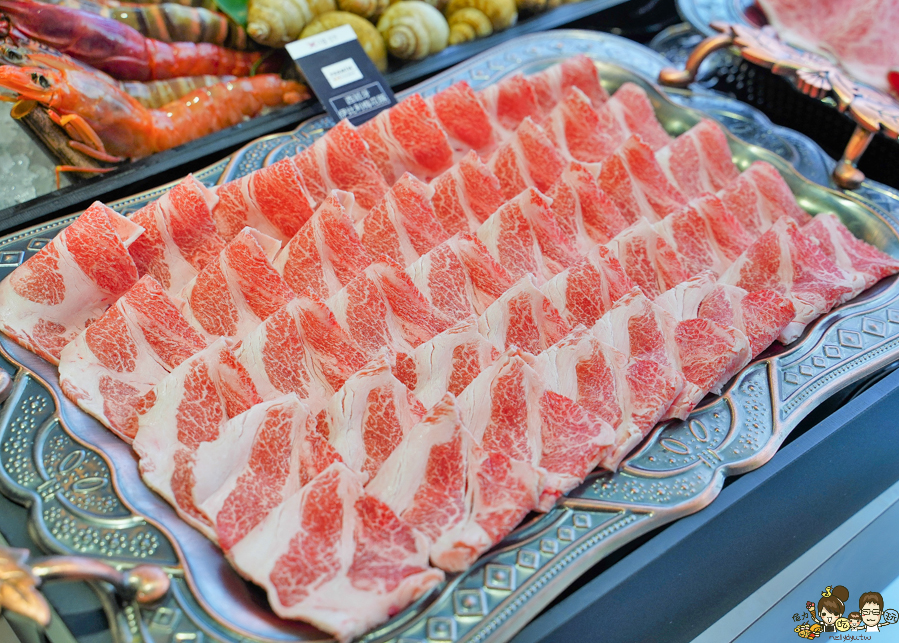 花花世界 高雄火鍋 鍋物 巨無霸 龍蝦 海鮮 頂級 日本和牛 高雄巷弄