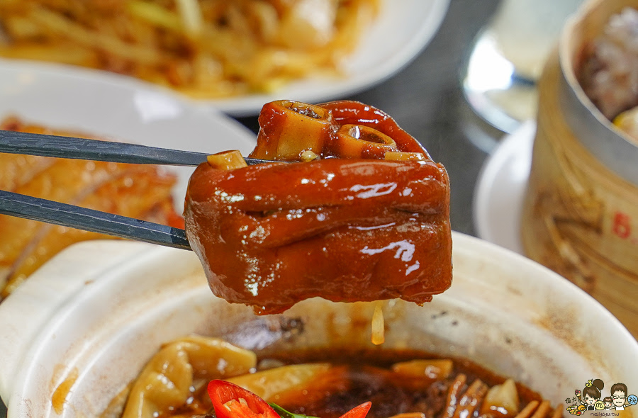 聚豐樓 高雄台菜 港點 蒸籠 美食 烤鴨 燒鴨 叉燒包 流砂包 秘境 秘密基地 家庭聚會 聚餐 公司行號 尾牙 過年