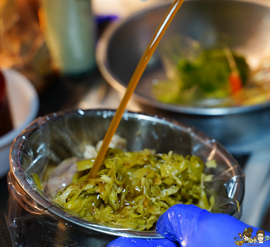 中華老滷 滷味 星級 光華夜市 高雄夜市 排隊美食 必吃 好吃 香酥鴨