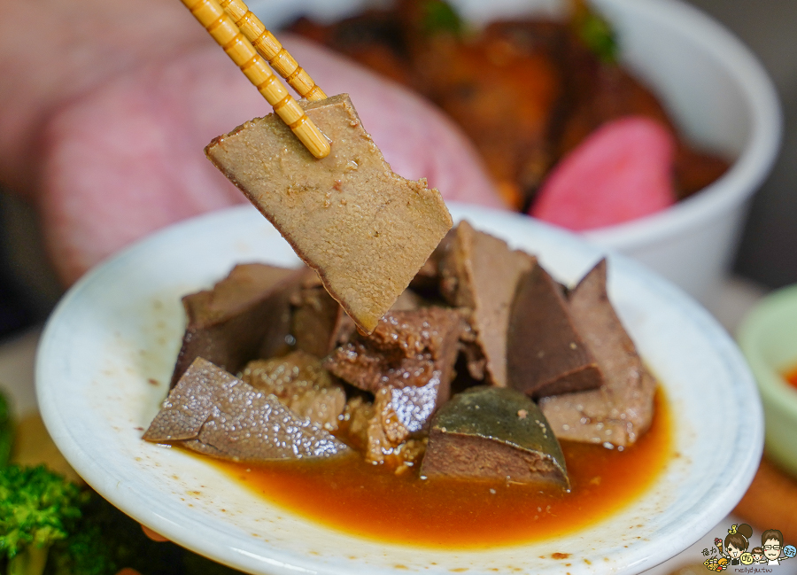 中華老滷 滷味 星級 光華夜市 高雄夜市 排隊美食 必吃 好吃 香酥鴨