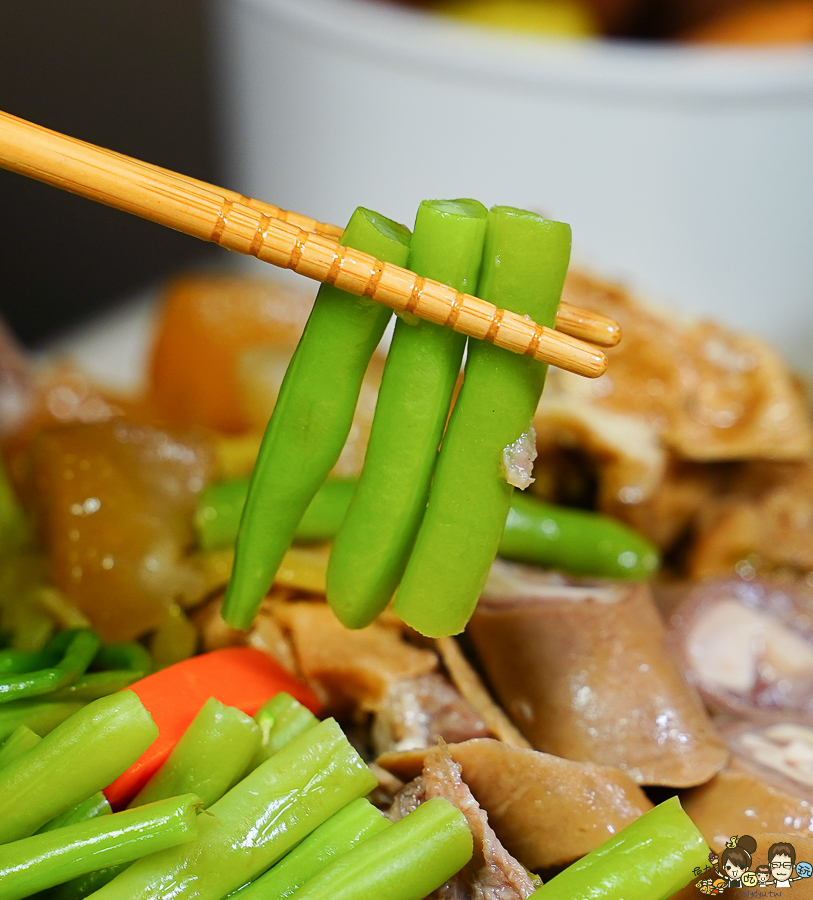 中華老滷 滷味 星級 光華夜市 高雄夜市 排隊美食 必吃 好吃 香酥鴨