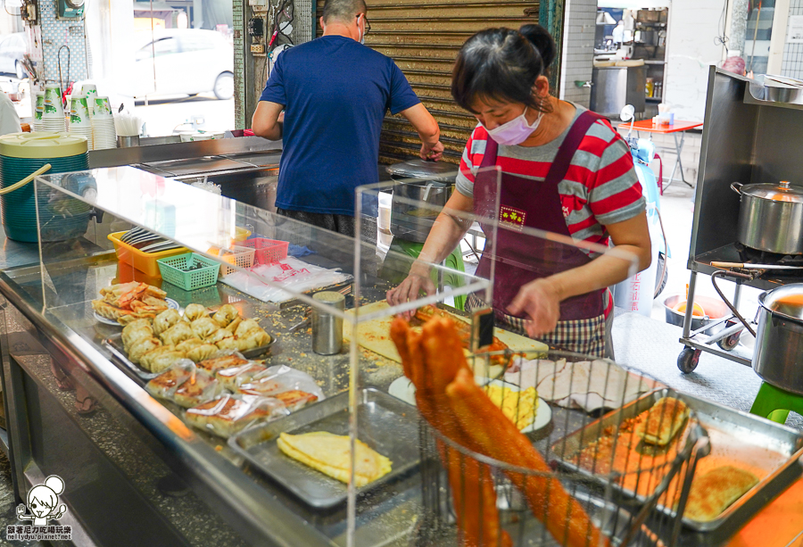 高雄夜市 忠孝市場 忠孝夜市 國民市場 早餐 晚餐 消夜 奶茶 美食 小吃