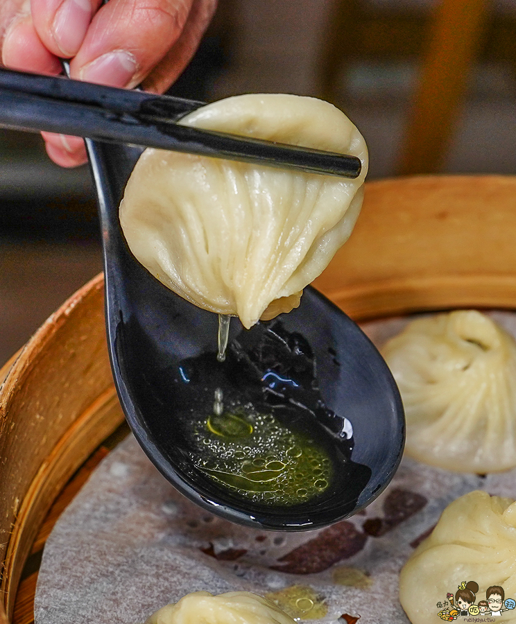 北方麵食 手工製作 星級美味 巷弄美食 高醫美食 必吃 好吃 鍋貼 小籠湯包 小籠包 餡餅 爆漿